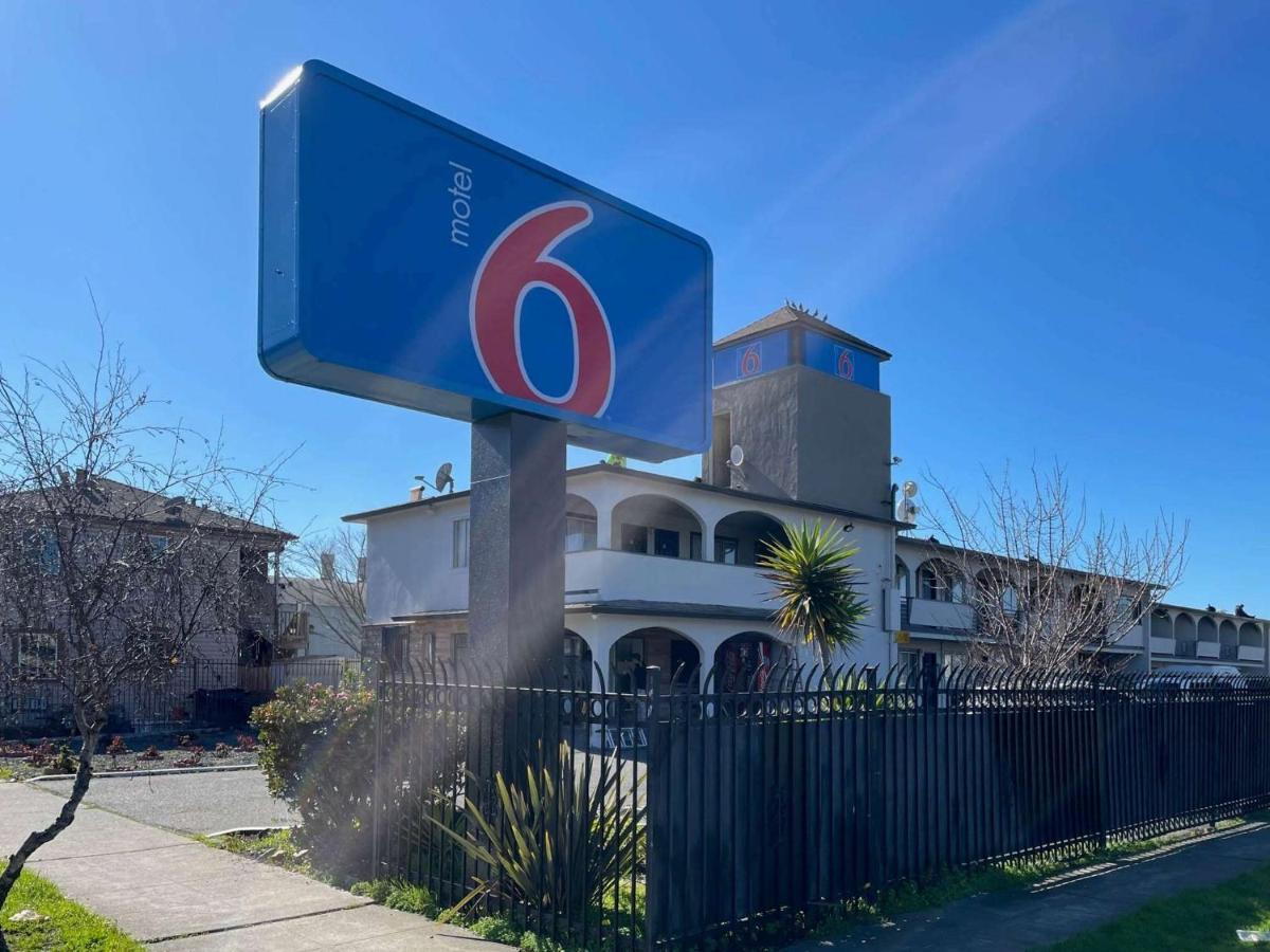 Motel 6 Richmond Ca Civic Center Eksteriør billede